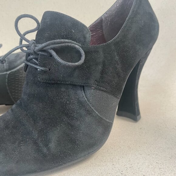 Pre-Loved STUART WEITZMAN Black Suede Pumps / Lace-up Heels - Size 7.5 - Picture 9 of 12